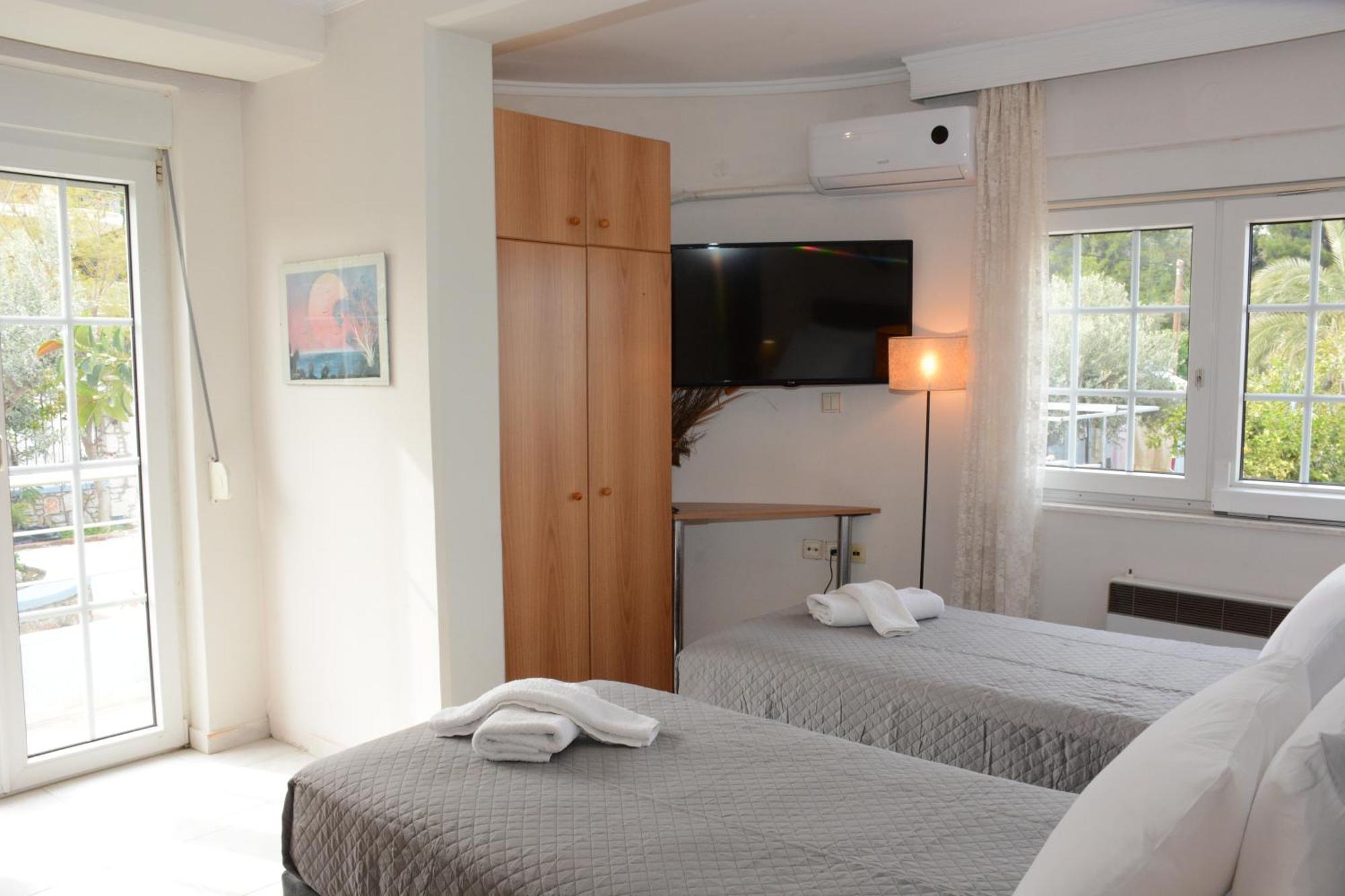 Athina's With Heated Pool Villa